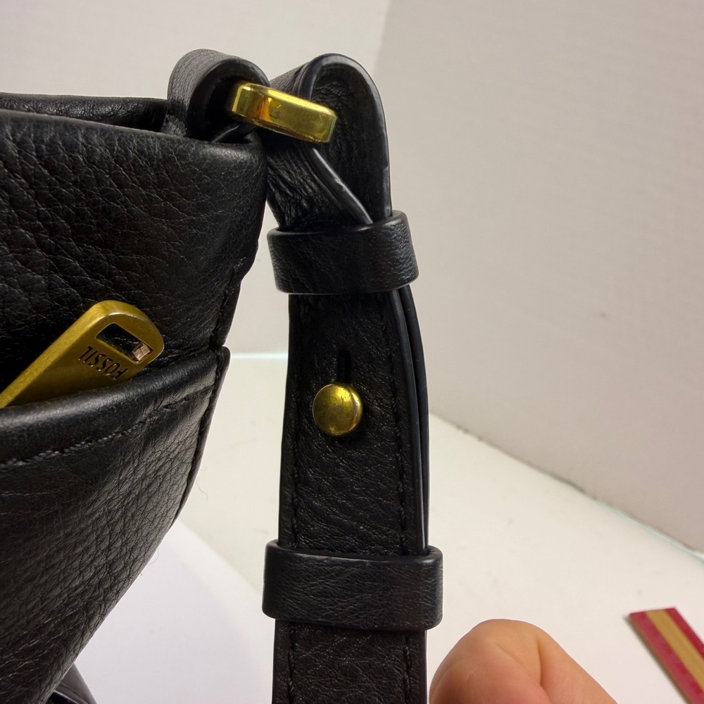 Fossil Black Pebbled Leather Crossbody Bag Expandable Brass Key Charm Messenger - Picture 10 of 14